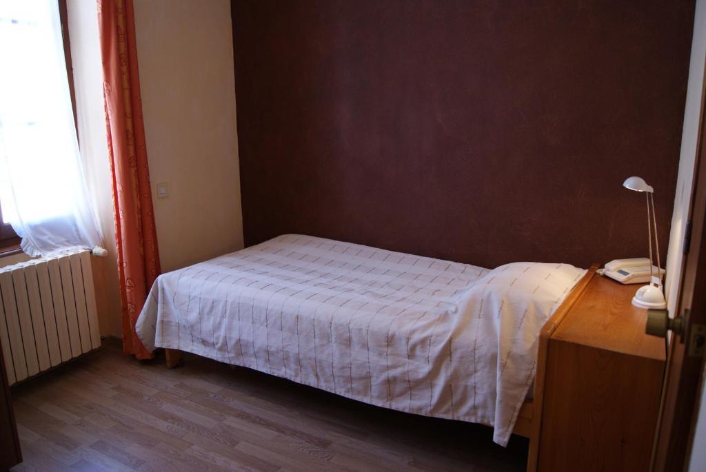 Logis Hotel De La Paix - Tournus Rum bild