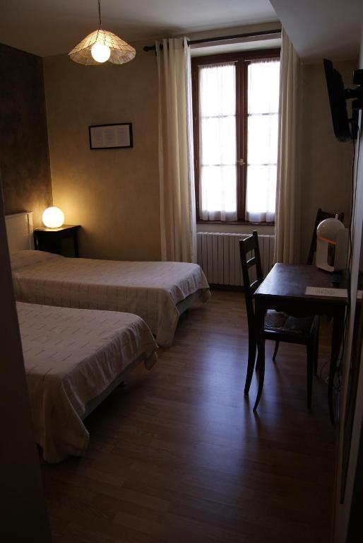 Logis Hotel De La Paix - Tournus Rum bild