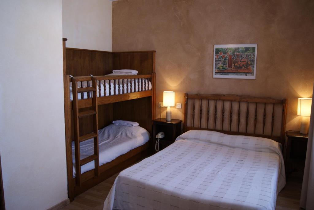Logis Hotel De La Paix - Tournus Rum bild