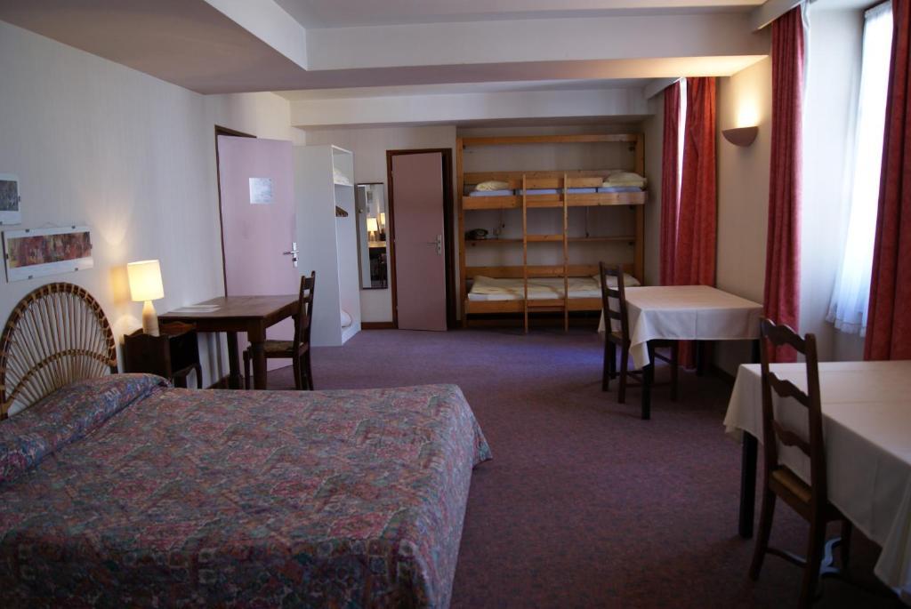 Logis Hotel De La Paix - Tournus Rum bild