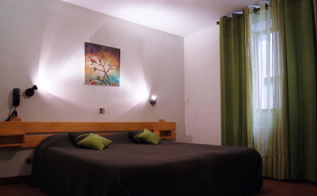 Logis Hotel De La Paix - Tournus Rum bild